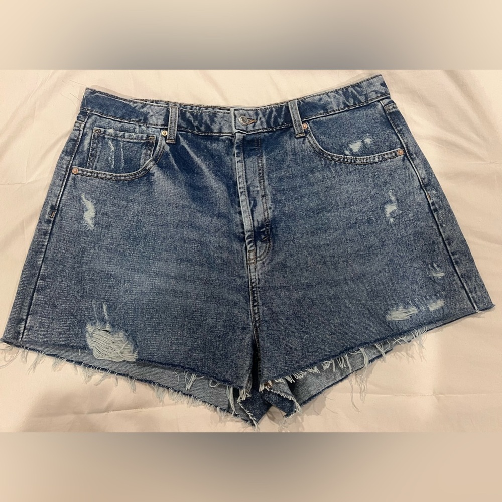 🛍️🛍️BUNDLE 3 for $20 🛍️🛍️ Wild fable- Highest rise cutoff shorts
